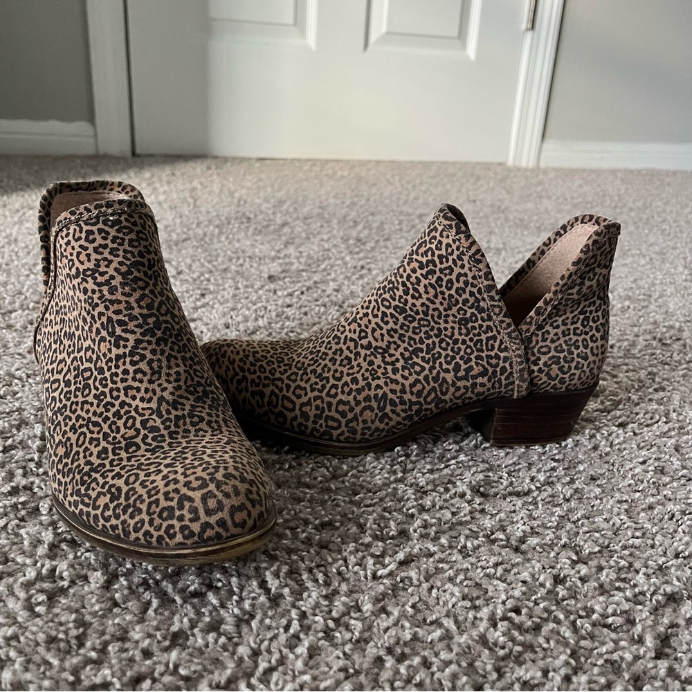 EUC Women's Lucky Brand Booties size 6 1/2 in Leopard Print